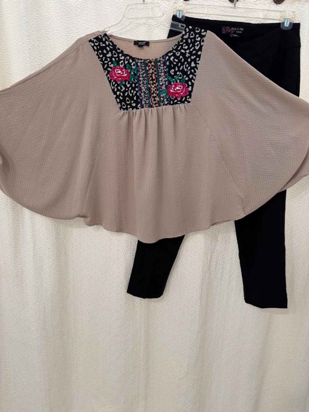 2pc Outfit - ODDY Dusty Rose Top with Peck & Peck Black Pull-on Pants